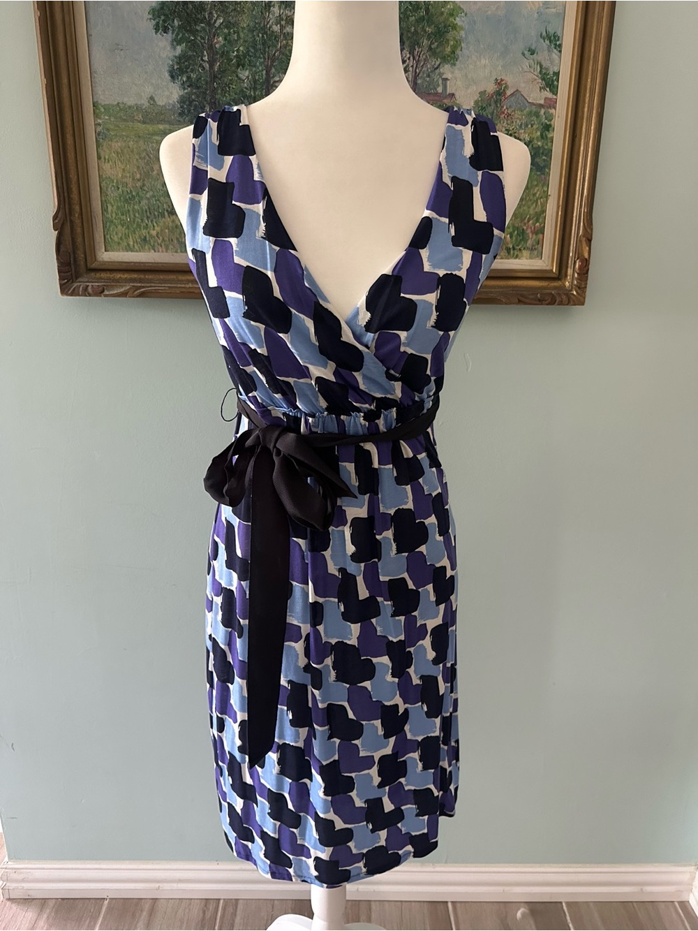 Sleeveless Abstract Print V-Neck Dress in Blue and Purple